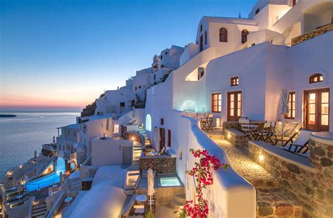 santorini oia suites.